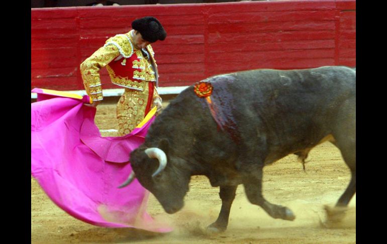 Enrique Ponce será el encargado de poner en marcha la temporada en la Plaza México. MEXSPORT  /