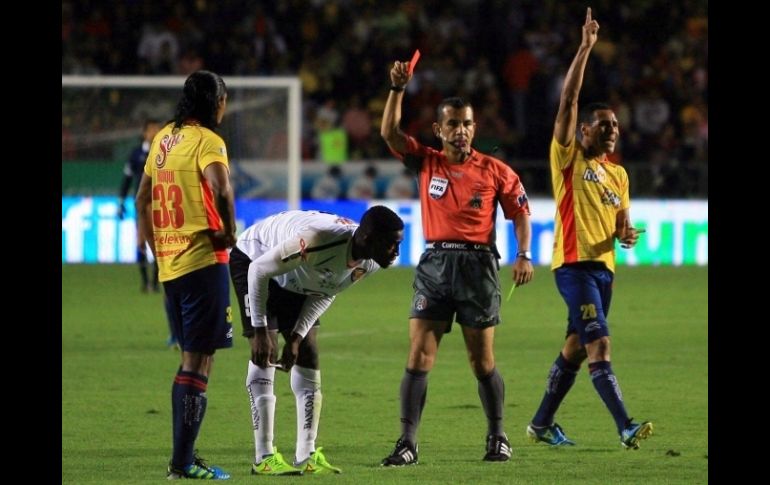 Monarcas durante el juego disputado con jaguares en la semana 17 del Torneo Apertura 2011. MEXSPORT  /