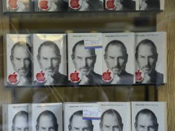 El libro se ve en las librerías de la ciudad.  /