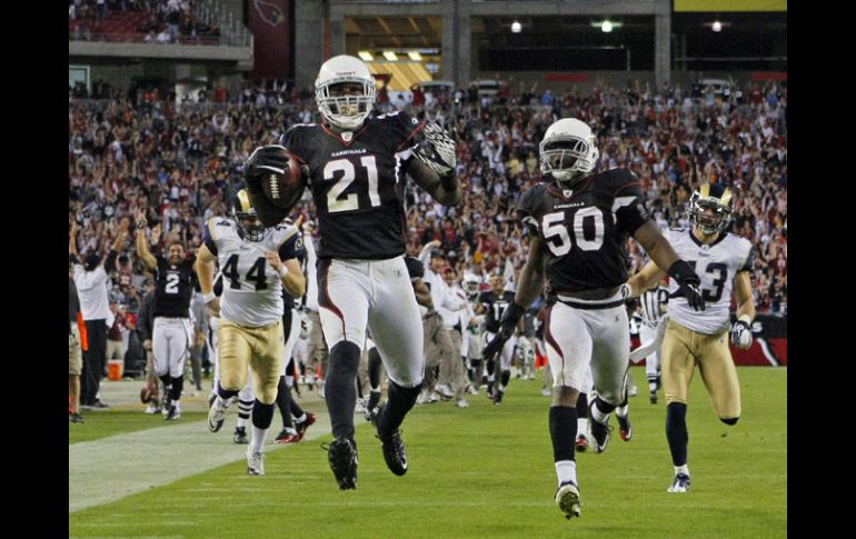 Peterson celebra la anotación con la que ganaron los Cardenales. AP  /