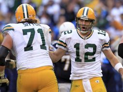 Aaron Rodgers lanza cuatro pases de anotación en el partido. REUTERS  /