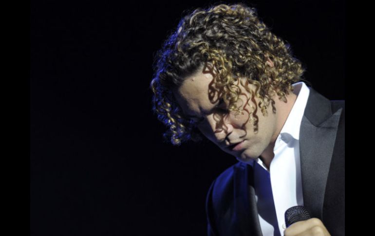 Bisbal afirma que incluso a 10 años de distancia sigue sintiendo emoción al ver la entrega de un público en vivo. EFE  /