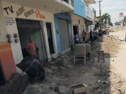 El paso del huracán “Jova” en la costa de Jalisco dejó varios negocios con daños parciales y totales.  /