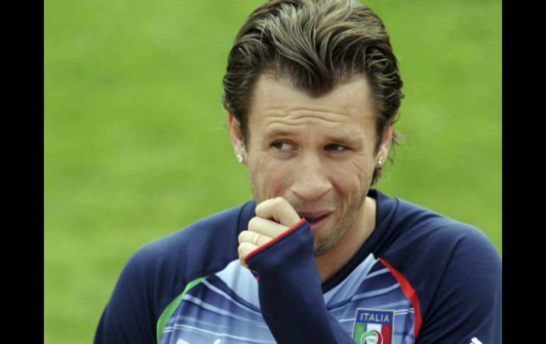 Antonio Cassano se está recuperando de una operación de corazón y sus compañeros lo ''echan de menos''. EFE  /