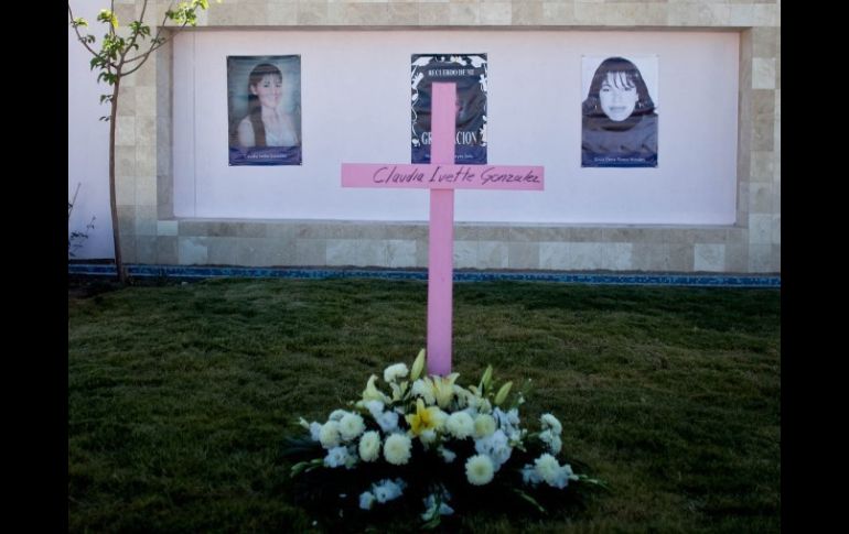 En Ciudad Juárez se inauguró un monumento dedicado a siete de las cientos de mujeres asesinadas. AFP  /