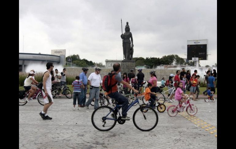 La dependencia señala que el cierre los fines de semana, sólo afecta a miles de automovilistas en la zona. ARCHIVO  /