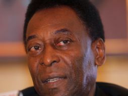 El exfutbolista brasileño, Pelé, afirmó que votará por Neymar para elección del mejor del mundo en 2011. AP  /