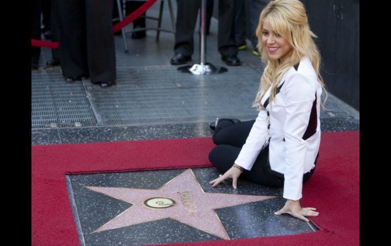 Una bien merecida -y predicha- estrella en el Paseo de la Fama, para Shakira. EFE  /