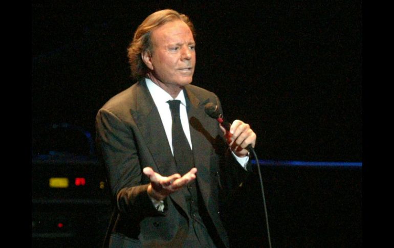 Julio Iglesias ofrecerá un recorrido por los temas más representativos de su carrera musical.  /