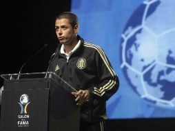 Hernández asistió a la ceremonia de la investidura de la generación 2011 del Salón de la Fama del Futbol. MEXSPORT  /