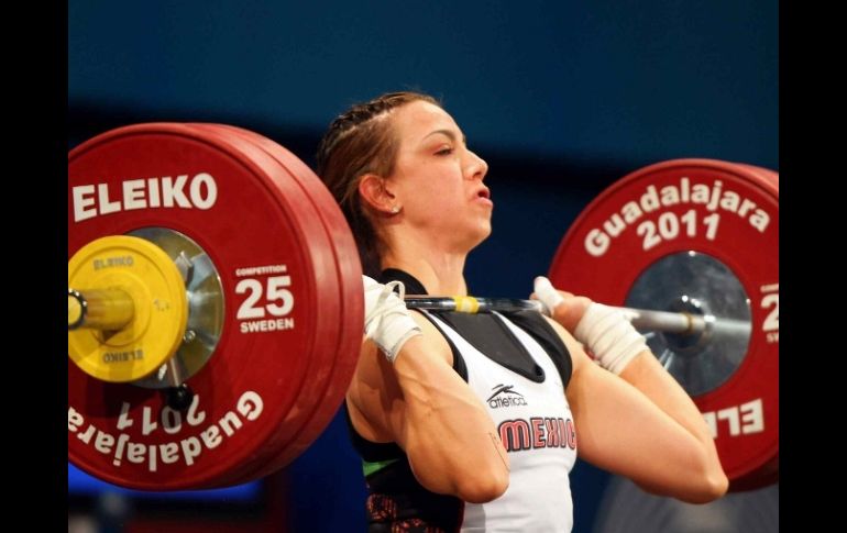 La mexicana Cinthya Domínguez levantó dos kilos menos que en Panamericanos donde obtuvo medalla de plata. MEXSPORT  /