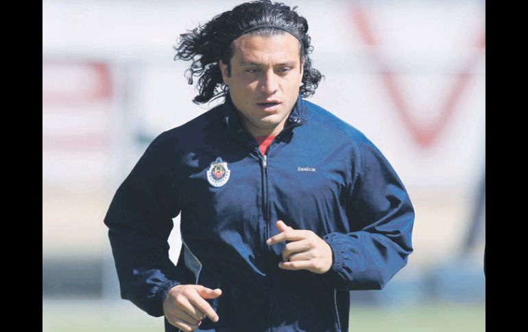 Héctor Reynoso trota durante el entrenamiento del Rebaño Sagrado. MEXSPORT  /