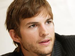 Ashton Kutcher no estaba bien informado cuando opinó en Twitter. ESPECIAL  /