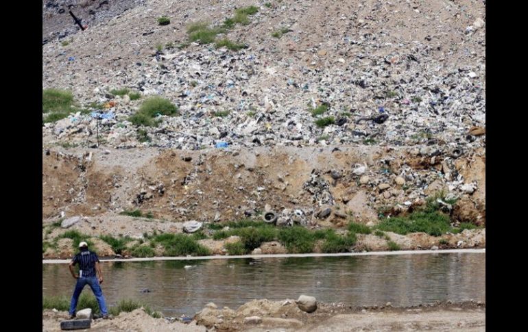 Incluyen se diseñe un drenaje pluvial para el desvío de escurrimientos y el desalojo del agua de lluvia.  /