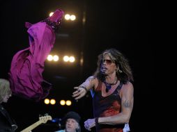 Steven Tayler sacudió el Omnilife con el rock de Aerosmith.  /