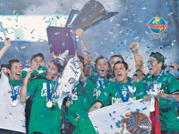 El Tricolor mayor festeja el primer título en el año: la Copa Oro obtenida tras vencer en la final a Estados Unidos. MEXSPORT  /