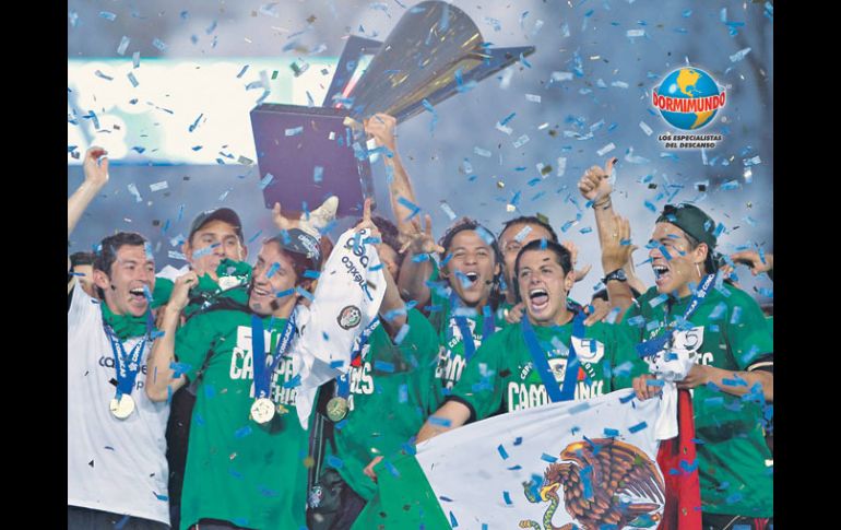 El Tricolor mayor festeja el primer título en el año: la Copa Oro obtenida tras vencer en la final a Estados Unidos. MEXSPORT  /