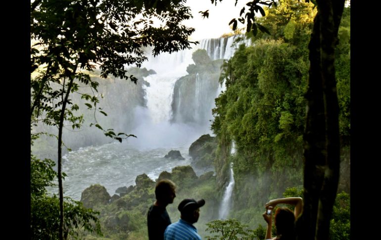 Fotografía de archivo del 23 de abril de 2008 del Parque Nacional Cataratas del Iguazú. EFE  /