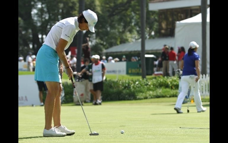 Juli Inkster inicia con un ritmo tranquilo.  /