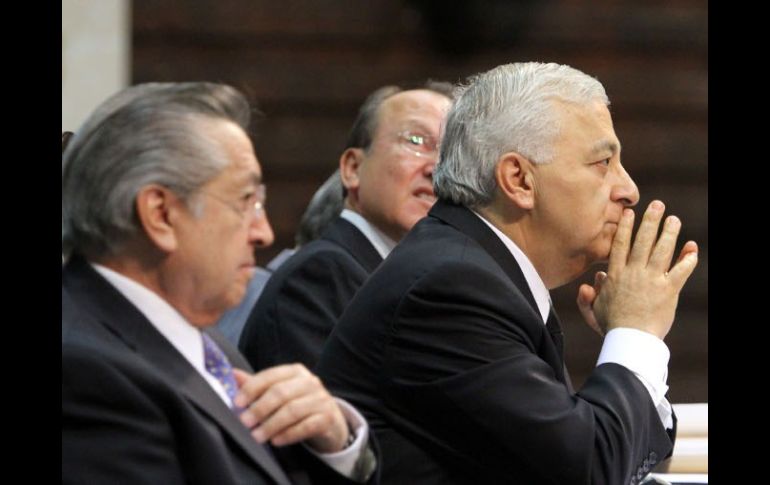 Javier Salazar y Emilio Chuayffet momentos antes de que se decretara un receso en la Cámara de Diputados. NTX  /