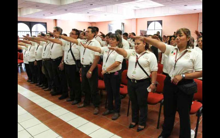 El IEM tomó protesta a los ciudadanos que participarán como observadores electorales el día de mañana 13 de noviembre. NTX  /