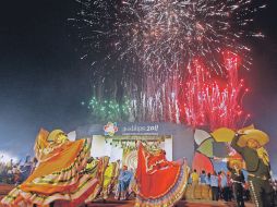 El evento se celebró en el Estadio de Atletismo. El rojo dominó la escena. Los débiles visuales asocian este color con la pasión. NTX  /