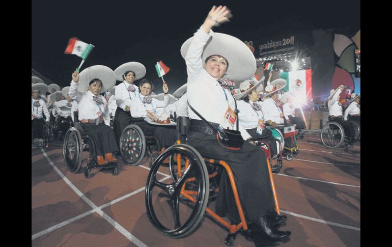 La delegación mexicana parapanamericana vistió trajes de charros, tal como lo hizo el cojunto tricolor panamericano. MEXSPORT  /