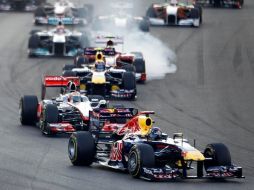 Sebastian Vettel arrancó en primer puesto en la carrera de Abu Dhabi; un inoportuno pinchazo frustró todo el esfuerzo. REUTERS  /