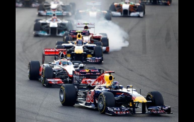 Sebastian Vettel arrancó en primer puesto en la carrera de Abu Dhabi; un inoportuno pinchazo frustró todo el esfuerzo. REUTERS  /