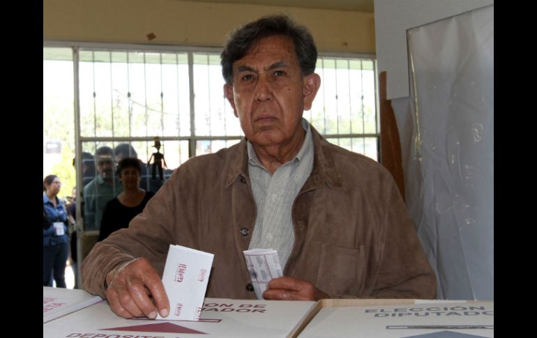 El excandidato del PRD acudió a emitir su voto. NTX  /