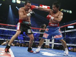 Juan Manuel Márquez y Manny Pacquiao durante su enfrentamiento el día de ayer en Las Vegas. REUTERS  /