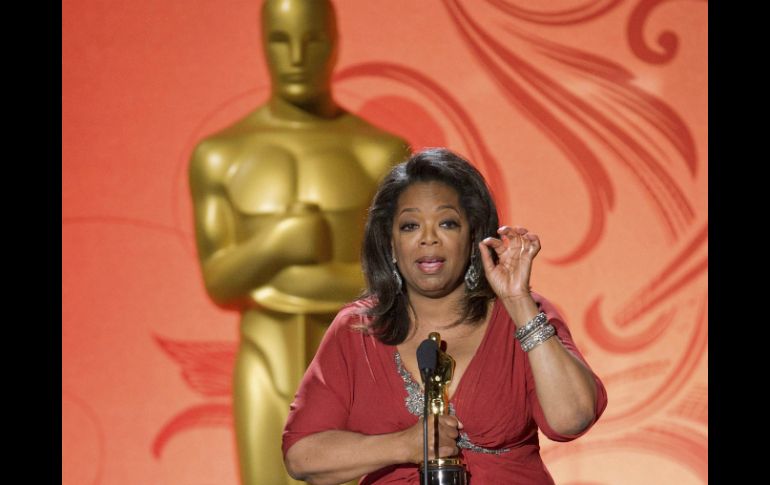 Winfrey recogió el premio humanitario Jean Hersholt, otorgado por sus actividades filantrópicas. REUTERS  /