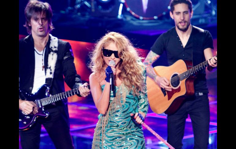 Paulina Rubio presentó su nuevo sencillo ''Me gustas tanto''. IMAGEN TOMADA DE TWITTER @LaVozMexico  /