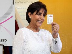 La aspirante por el PAN a la gubernatura de Michoacán, Luisa María Calderón, después de realizar su voto. AP  /