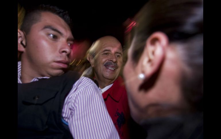 El candidato priista por Michoacán, Fausto Vallejo, durante el festejo en la Plaza Madero, en Morelia. AFP  /