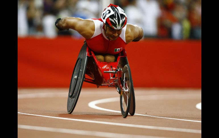 Saúl Hernández, poseedor del récord panamericano en la prueba de los cinco mil metros, compite hoy en Guadalajara. ARCHIVO  /