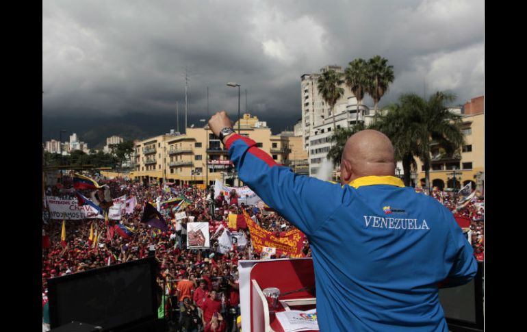 El mandatario venezolano dice estar en buena salud para encarar los próximos comicios en el país sudamericano. AP  /