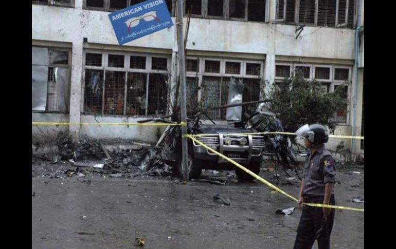 Minutos mas tarde, otras dos bombas explotaron en diferentes partes de la ciudad sin provocar víctimas. EFE  /