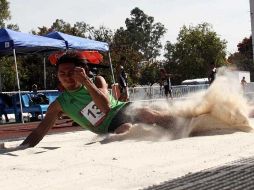 Benjamín Cardoso se colgó el oro en el salto de longitud varonil. MEXSPORT  /