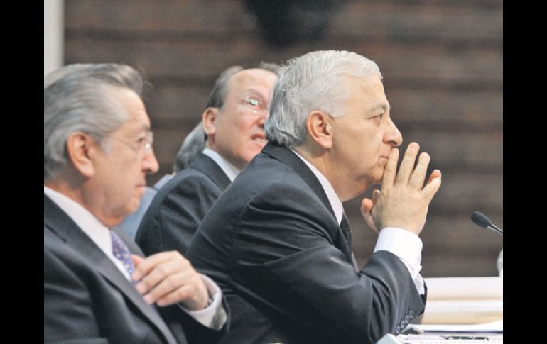 Emilio Chuayffet (der.) citó a los diputados para discutir el Presupuesto 2012 para hoy. NTX  /