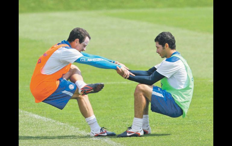 Gerardo Torrado (izq.) e Israel Castro durante una sesión de entrenamiento. MEXSPORT  /