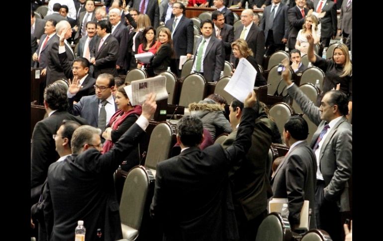 Diputados durante la sesión de hoy, en que se avaló el Presupuesto dentro del plazo requerido. EL UNIVERSAL  /