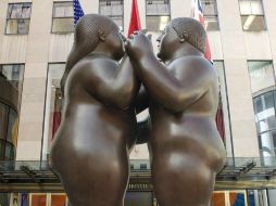 Fotografía cedida en donde se aprecia la escultura Bailarines, del artista colombiano Fernando Botero. EFE  /