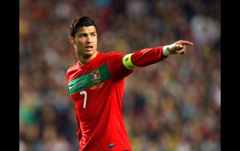 El delantero Cristiano Ronaldo celebra durante el partido contra Bosnia de la Eurocopa. AP  /