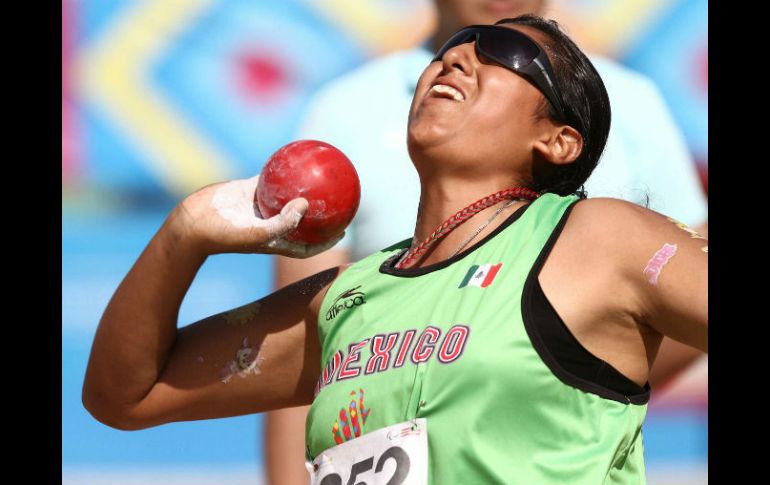 Leslie Mendoza realiza un lanzamiento de 9.70 metros. MEXSPORT  /