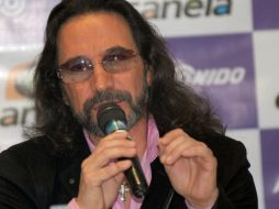 Solís comenzó su carrera musical en 1976 cuando integró el grupo denominado Los Bukis. EFE  /