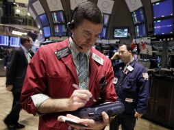 El índice compuesto del mercado Nasdaq encabezó las pérdidas con un descenso del 1.96 %. AP  /