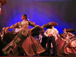 El Ballet Folclórico de la Universidad de Guadalajara siempre ha sido un digno embajador cultural. ARCHIVO  /