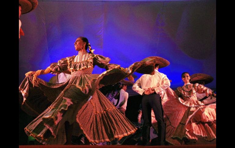 El Ballet Folclórico de la Universidad de Guadalajara siempre ha sido un digno embajador cultural. ARCHIVO  /