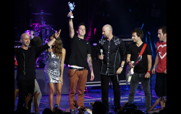 La banda estuvio presente en la entrega de premios Telehit. EL UNIVERSAL  /